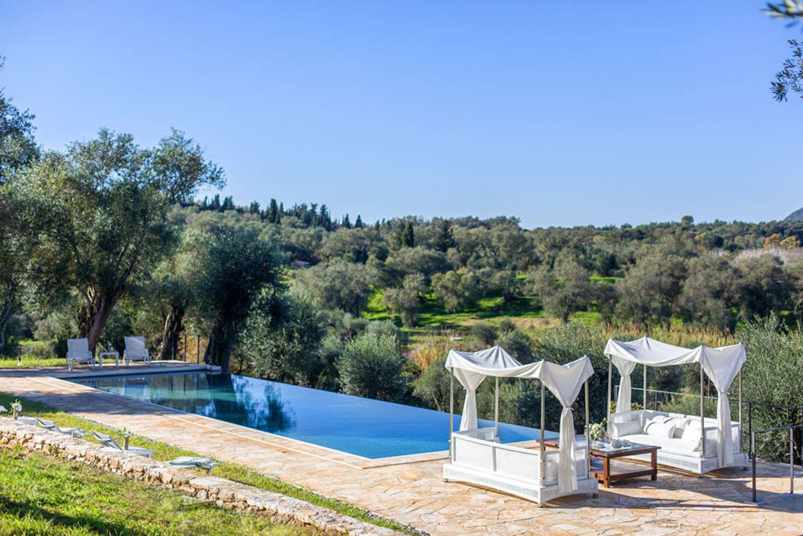 courti estate pool canonas